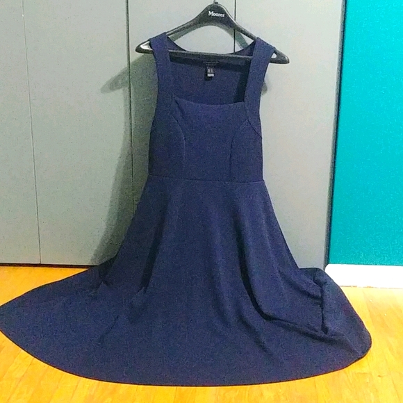 Dress - Picture 1 of 1